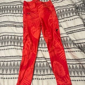 UNDER ARMOUR LEGGINGS, RED, SIZE SMALL